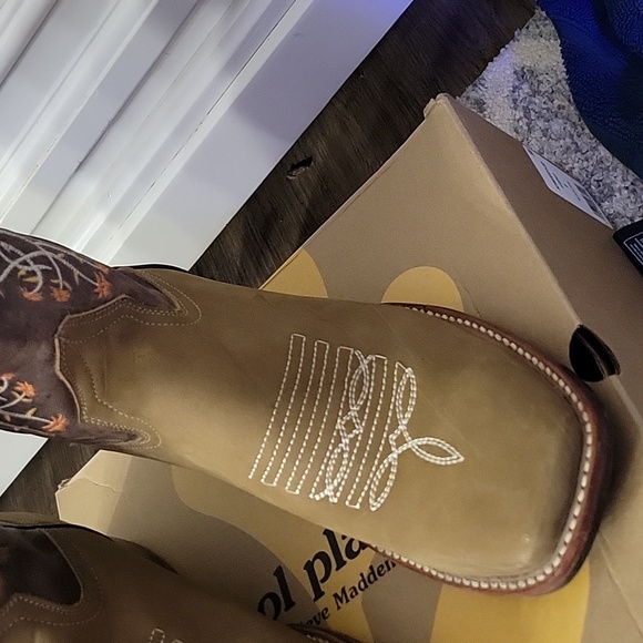 Boots - Picture 2 of 4